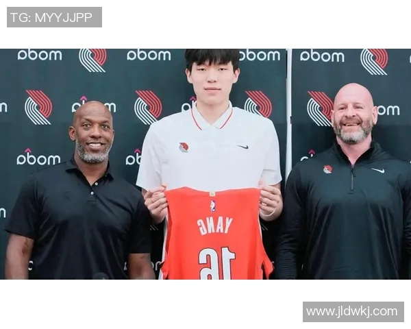 湖人球迷高喊“比卢普斯” 昨日快船球迷喊“FBI”干扰开拓者罚球