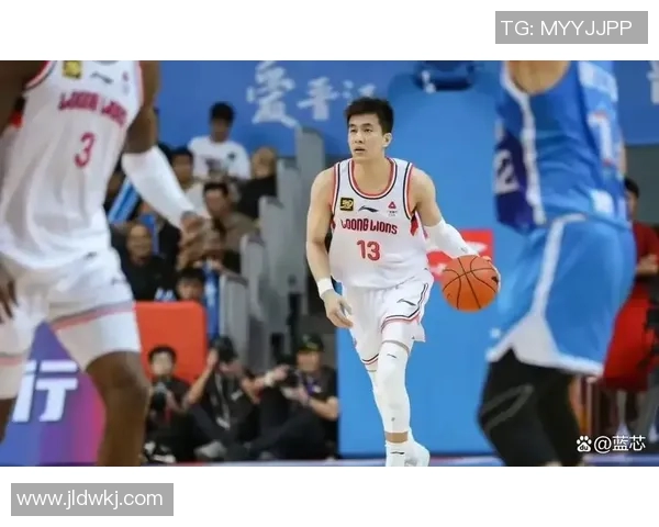 很有爱了！ 广州男篮晒郭艾伦生日宴与球迷欢聚一堂精彩片段