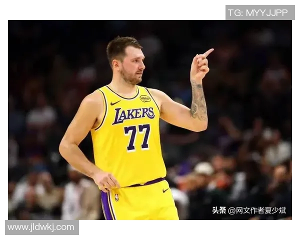 除了东契奇 他也不打！海斯左膝酸痛缺席打国王的比赛！